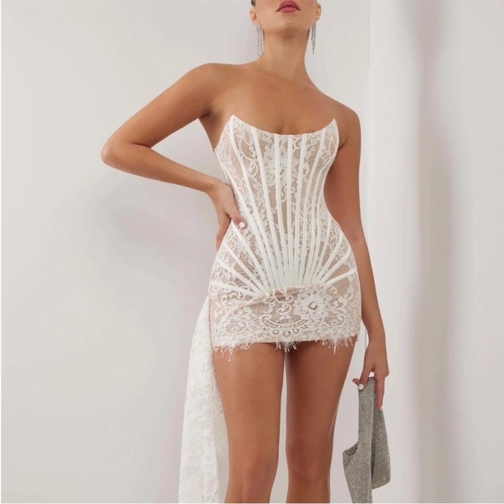 Heiress Beverly Hills WHITE LACE CORSET DRAPED MINI DRESS - Picture 2 of 8